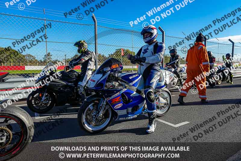 donington no limits trackday;donington park photographs;donington trackday photographs;no limits trackdays;peter wileman photography;trackday digital images;trackday photos